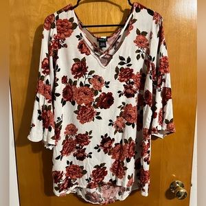 Torrid White/Red Floral 3/4 Flowy Sleeve Blouse